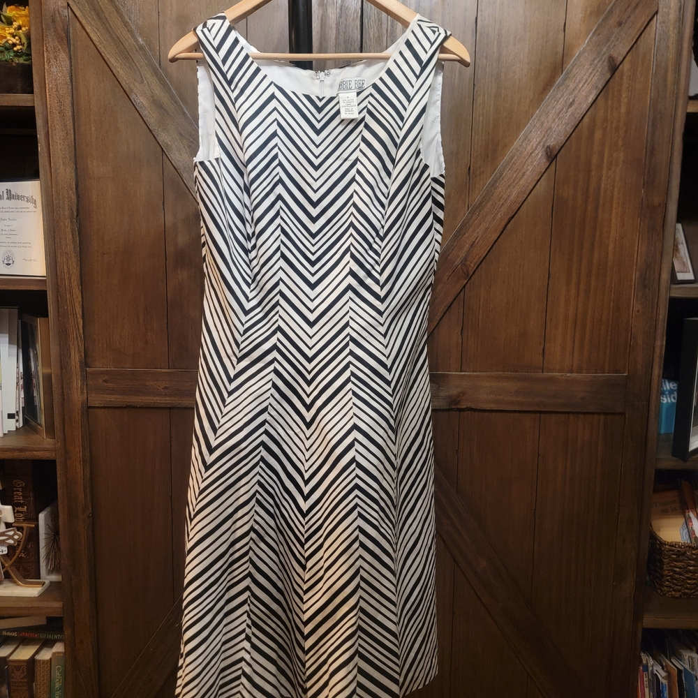 Robbie Bee Monochrome Chevron Midi Dress